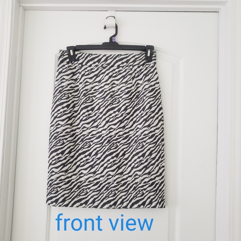 3/$20 Calvin Klein Zebra print pencil skirt sz 8
